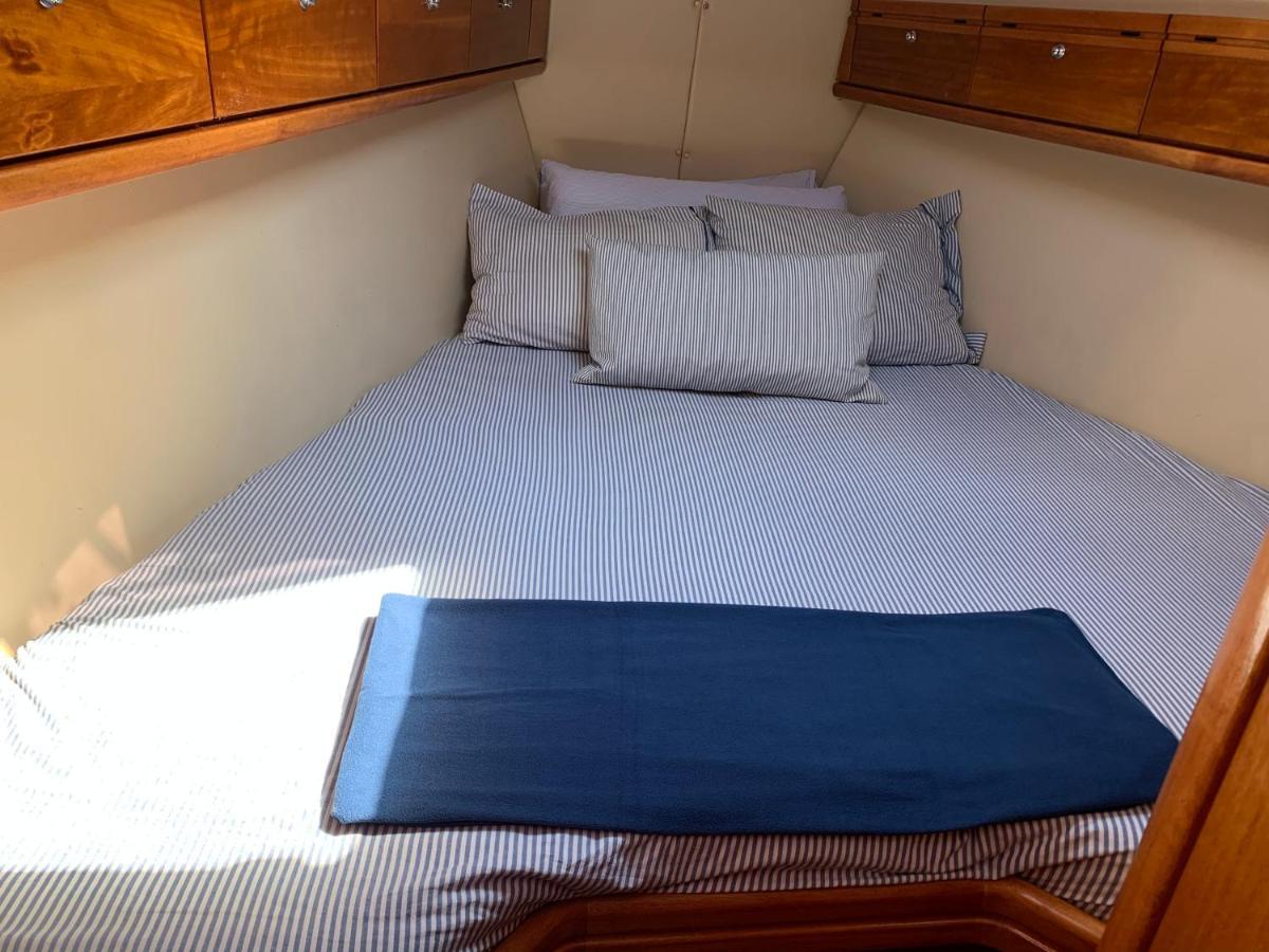 Botel Barco Puravida Vigo
